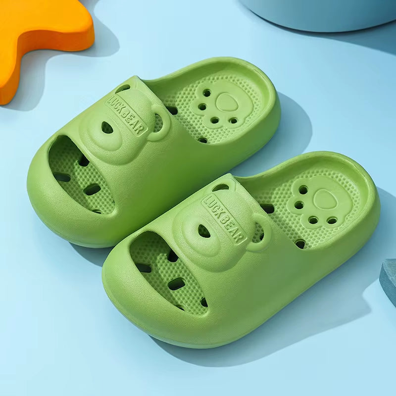 Bear Solid Kid'S House Slippers Summer Cartoon EVA Quick Dry Slippers for Children Soft Bottom Bathroom Girls Boys Home Shoes